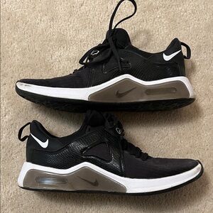 Woman’s Nike Air Black Tennis Shoe